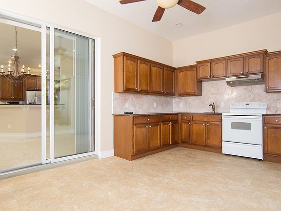 5th image of 12051 Cypress Landing Ave