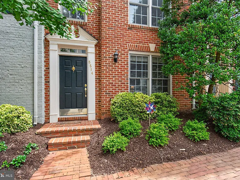8814 Hunting Lodge Ct — Photo 3