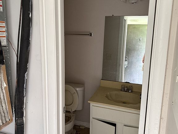 2nd image of 23 Sycamore Ct