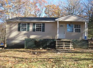 118 S Pond Cir, Dingmans Ferry, PA 18328