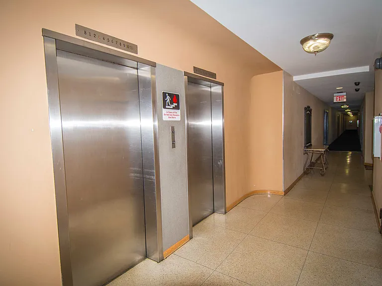 8600 Apartments Inside Elevator 02
