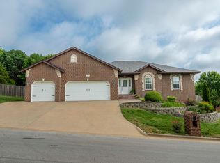 2643 W Nottingham St, Springfield, MO 65810