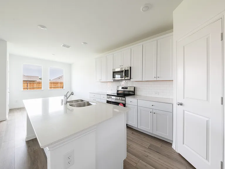 138 Jenkinson Dr — Photo 9