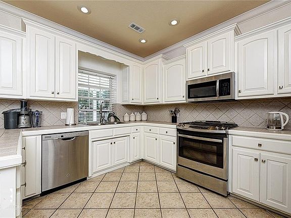 5th image of 3710 W Mockingbird Ln