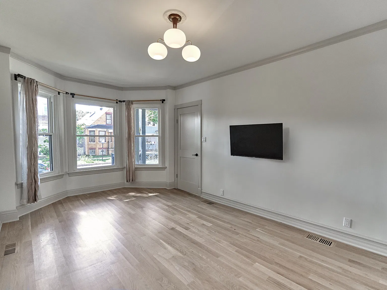 3 bed, 2.5 bath, 1500 sqft, $5,200 — Photo 4