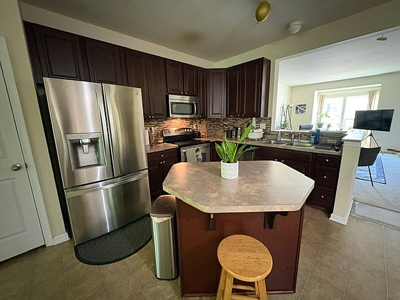 4th image of 5250 Wyndholme Cir