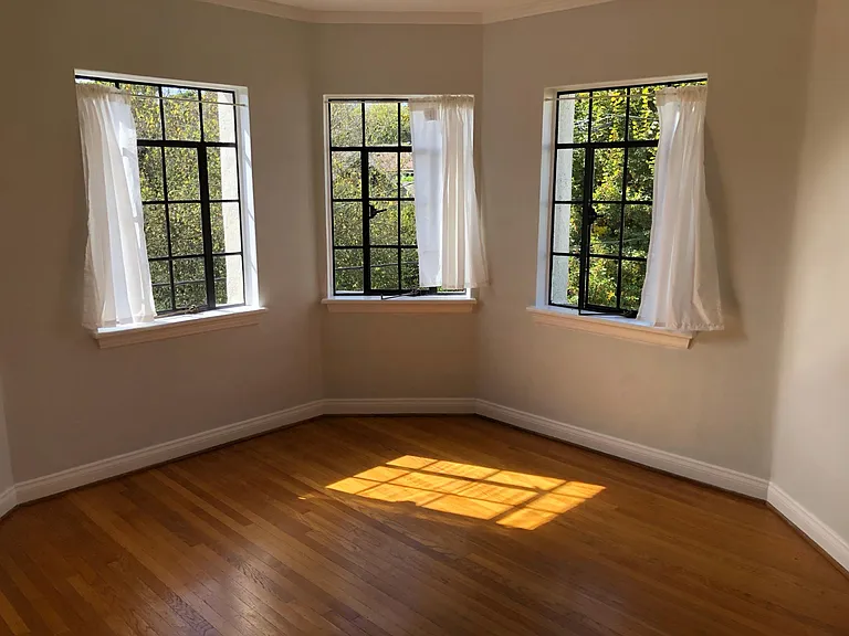 2325 NE Flanders St #18 — Photo 11