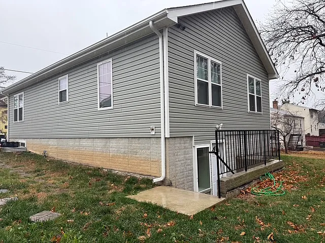 2 bed, 1116 sqft, $2,000 — Photo 3