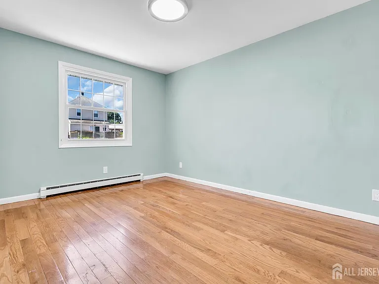 287 E Smith St — Photo 27