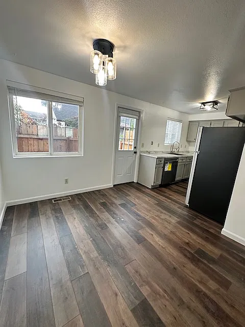 2 bed, 1.5 bath, 1000 sqft, $1,500 — Photo 4