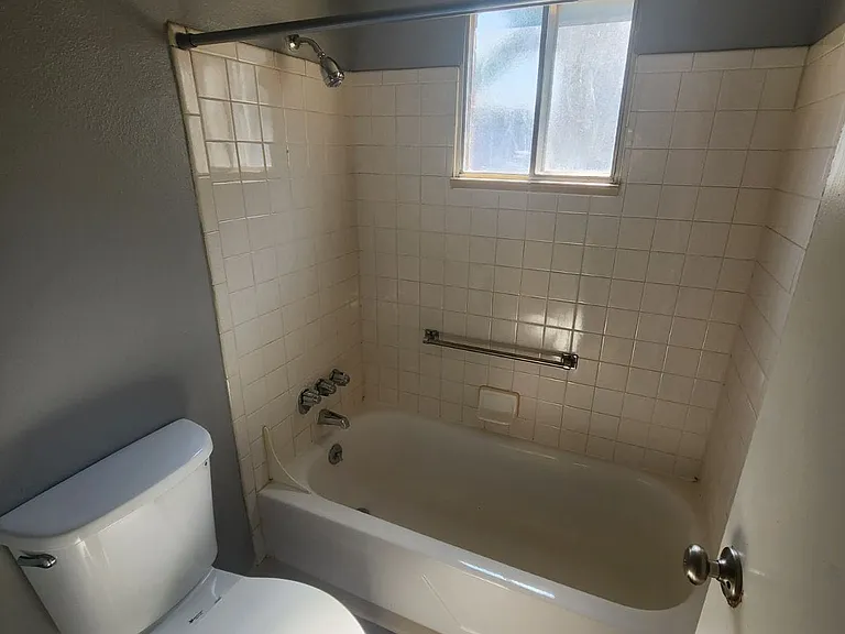 Crestview Apartments — Photo 20
