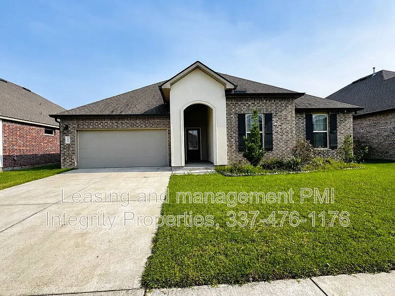 4 bed, 2.0 bath, 1900 sqft, $2,050 — Photo 1