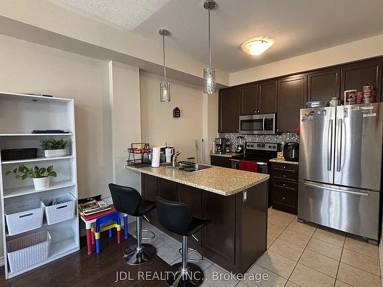 2435 Greenwich Dr #33 — Photo 8