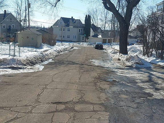 4th image of 318 Winnipeg Ave