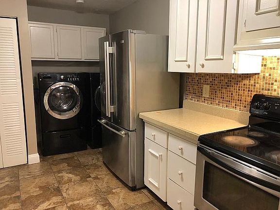 4th image of 6821 Wildwood Ct