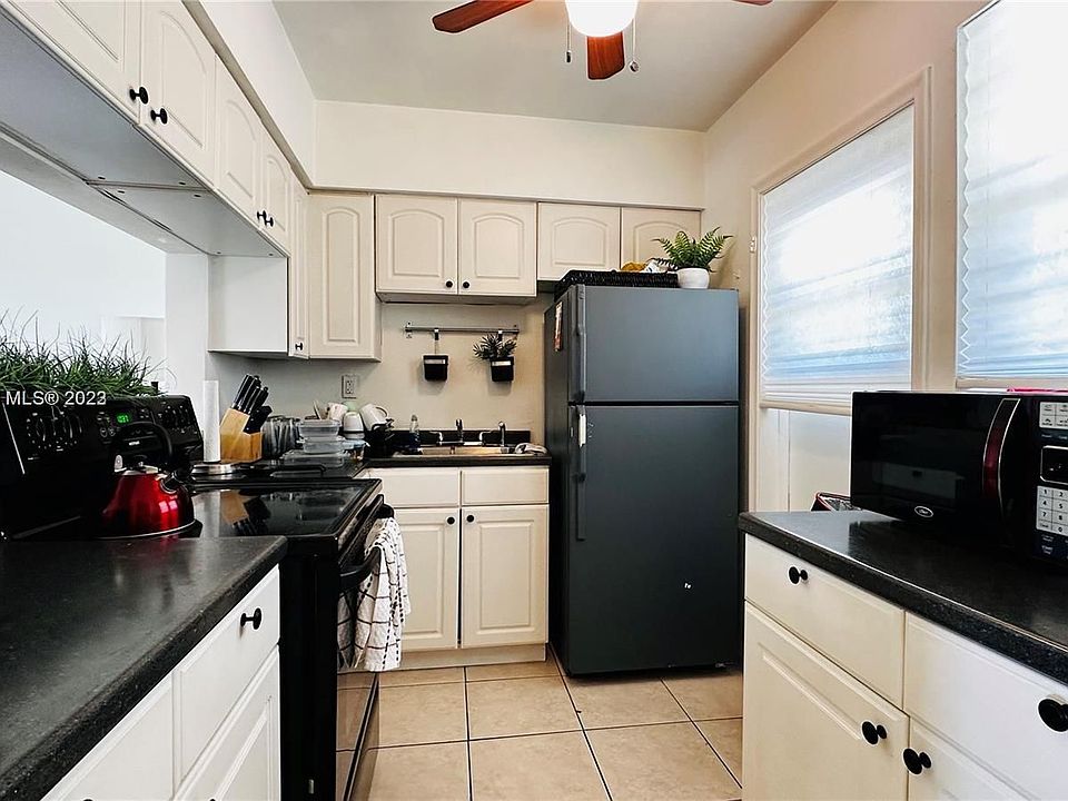 1st image of 2800 NE 203rd St APT 15