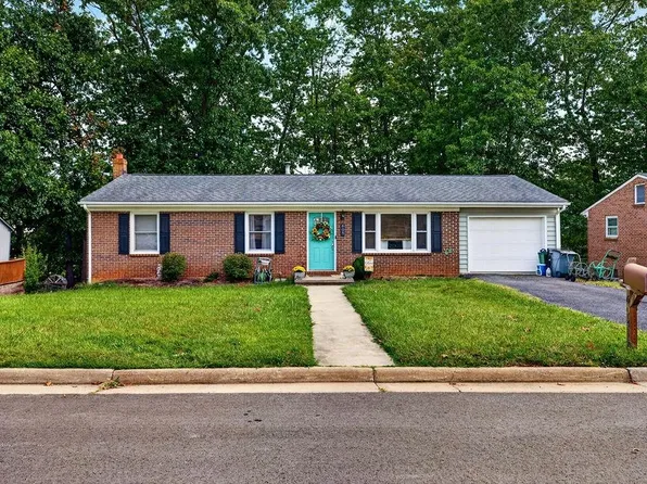 604 Hilltop Dr, Staunton, VA 24401