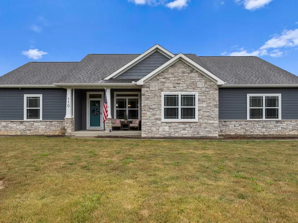 110 Shady Ln, Monticello, IL 61856