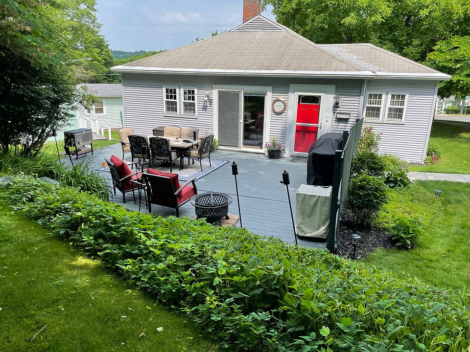 Deck & Outdoor Area