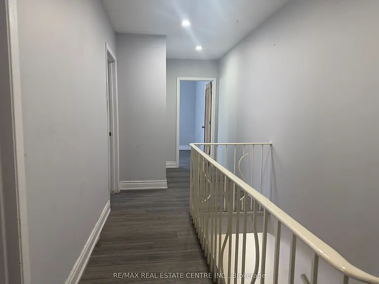 62 Corby Cres — Photo 6