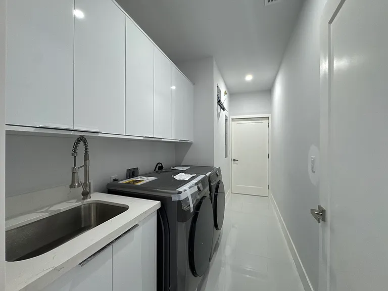 1882 Coral Point Dr — Photo 73