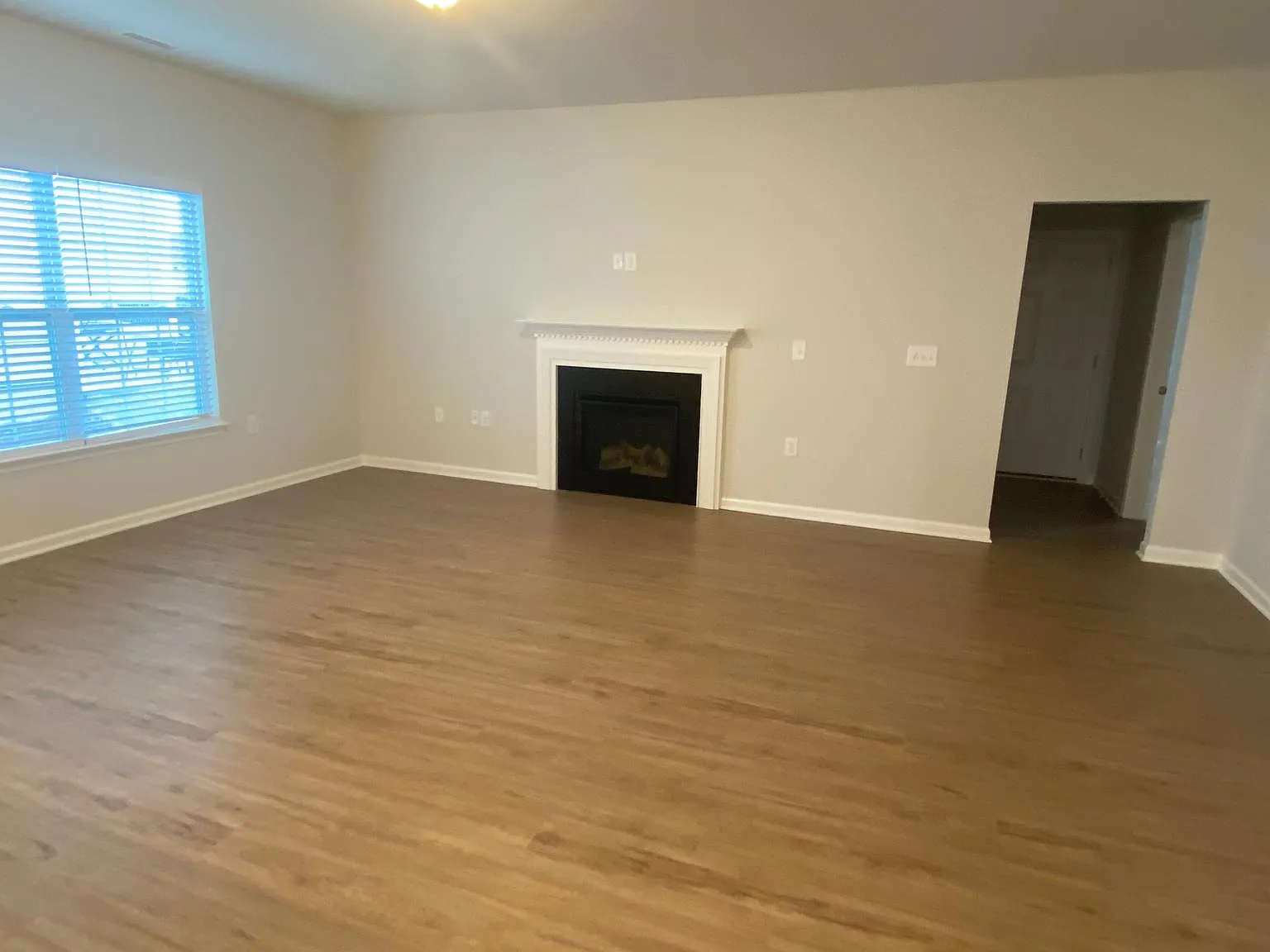 3 bed, 1827 sqft, $1,999 — Photo 3