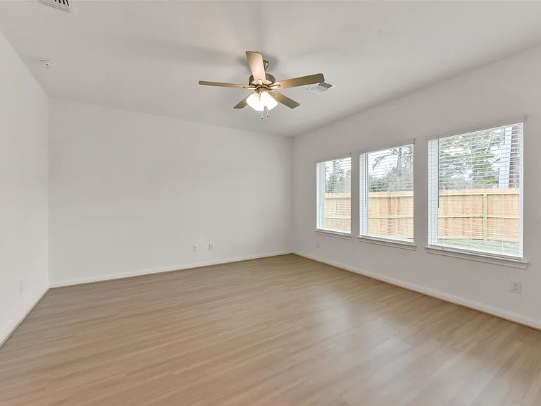 11938 Lakewood West Dr — Photo 4