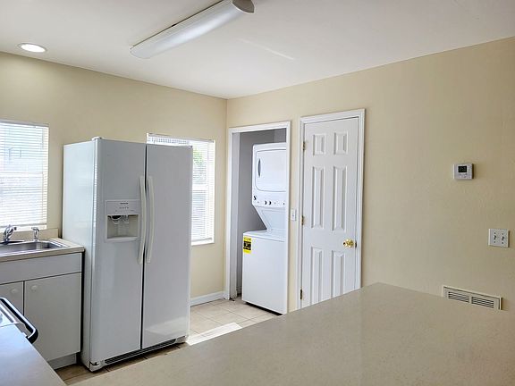 2nd image of 4903 York St APT 204