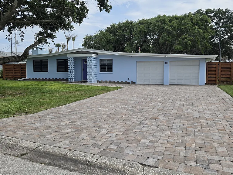 550 Capri Rd — Photo 1