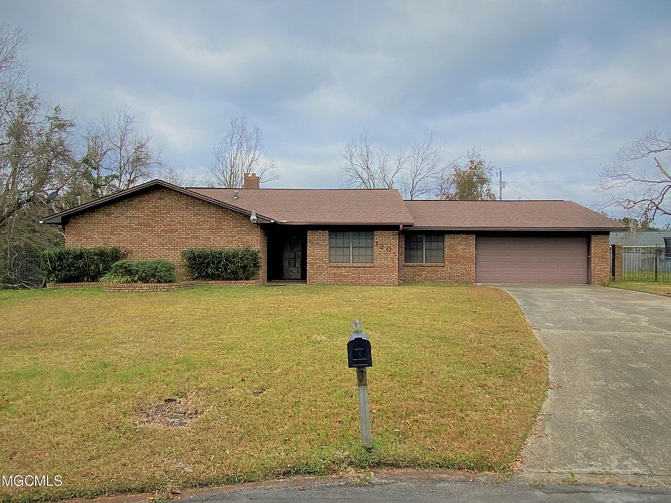1st image of 1204 Woodlawn Pl