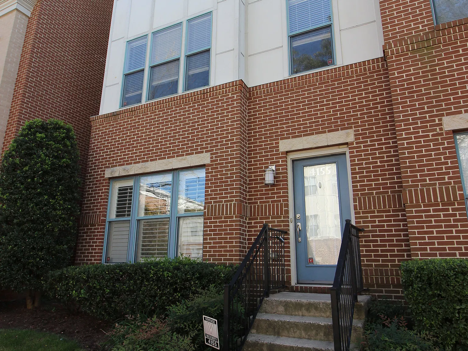 3 bed, 3.5 bath, 1896 sqft, $3,600 — Photo 1