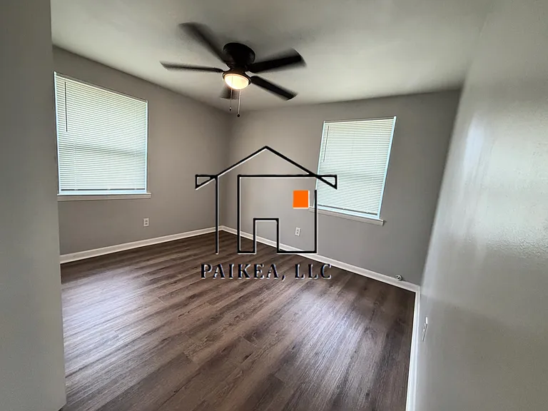 18 Helmken St — Photo 9