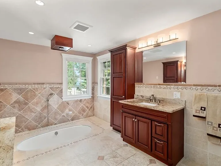 60 Forest Ave — Photo 15