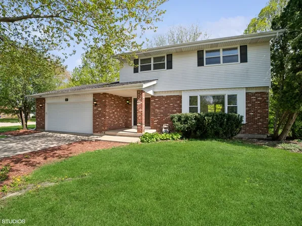 86 Brookside Dr, Elgin, IL 60123