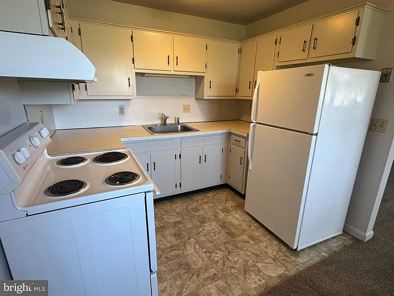 3876 Shadywood Dr #8 — Photo 7