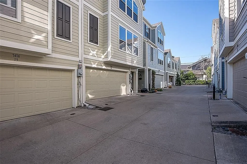 Building Photo - 7416 Coronado Ave #18