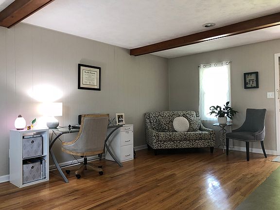 4th image of 1652 Pleasantview Dr