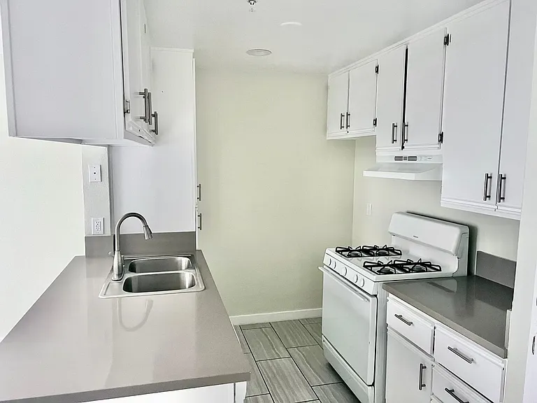Beckwood Apartments — Photo 11