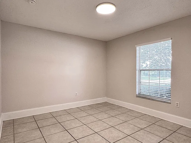 332 Cloverdale Rd — Photo 12