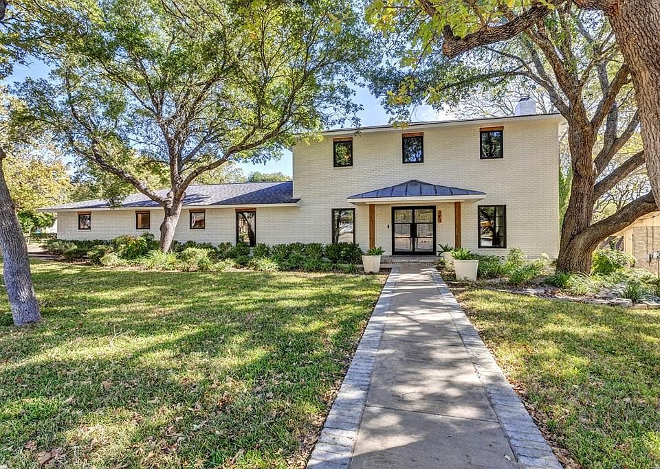 1st image of 301 Tanglewood Dr