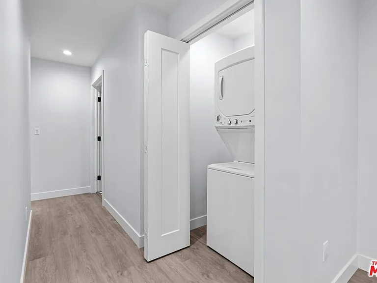 1518 1/4 Stearns Dr — Photo 3