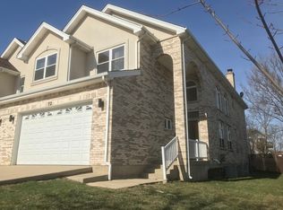 72 Morningside Dr, Roselle, IL 60172