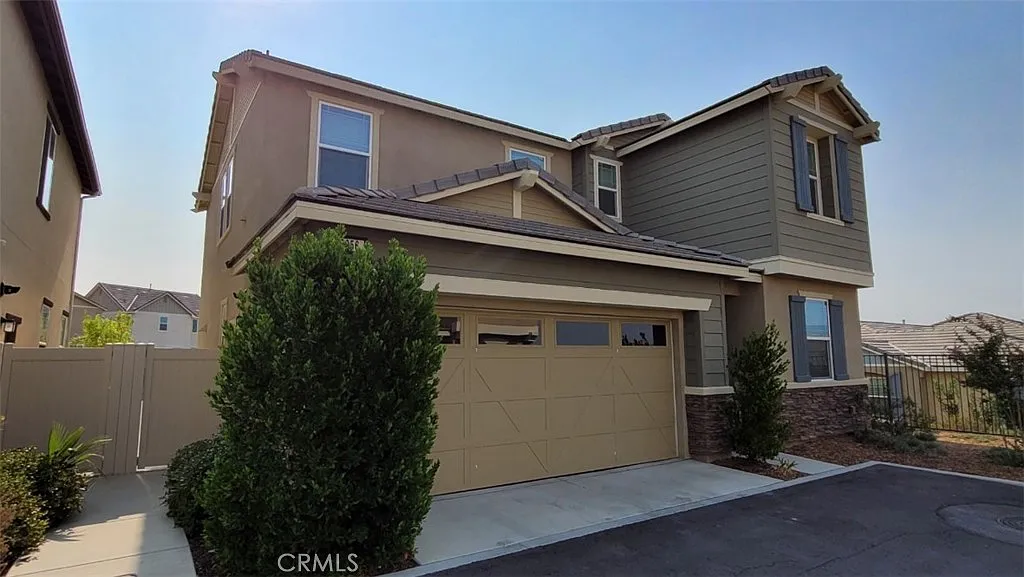 4 bed, 2132 sqft, $4,100 — Photo 3