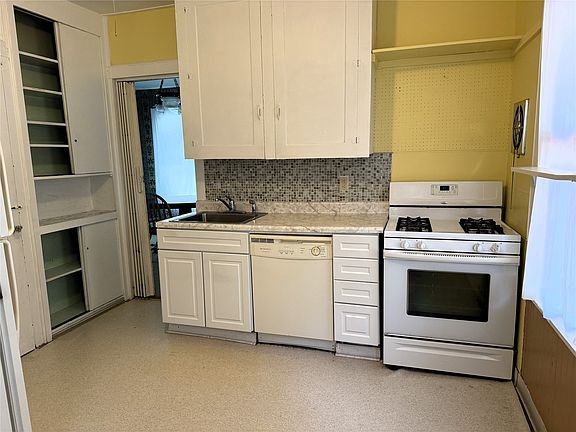 5th image of 22 Columbia Ave