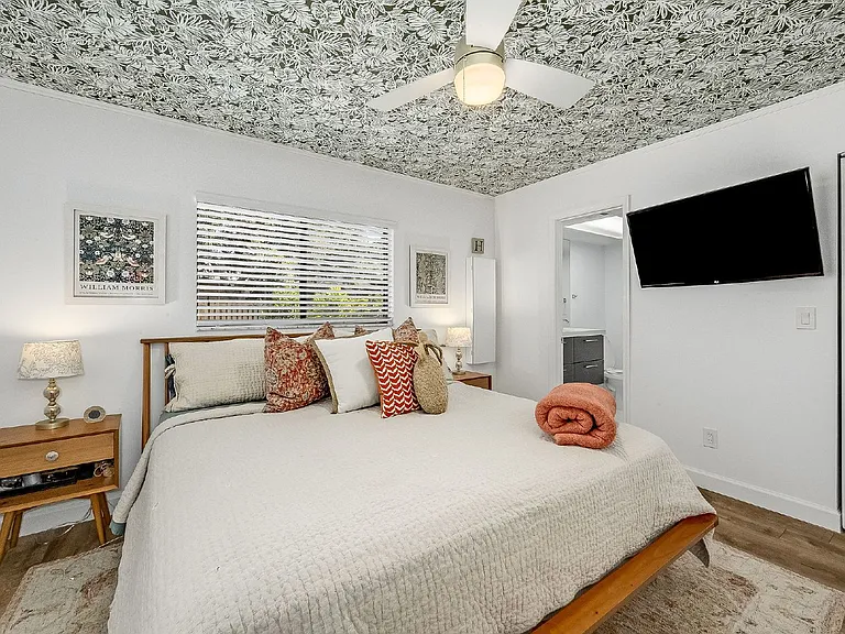 938 Pembroke Ave NE — Photo 53