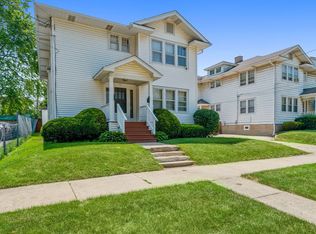 711 Porter St, Waukegan, IL 60085