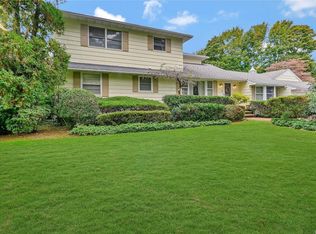 14 Endicott Dr, Huntington, NY 11743
