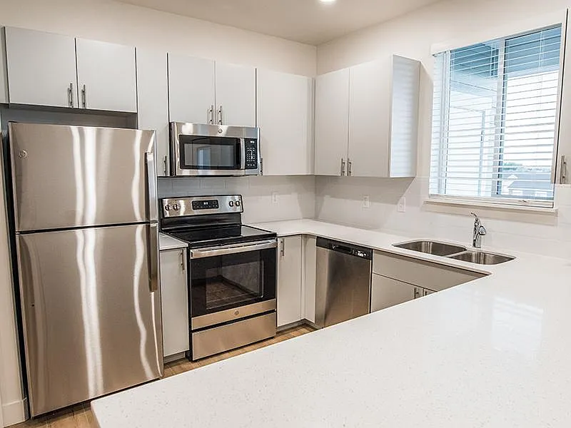 TRAIL HOLLOW APARTMENTS