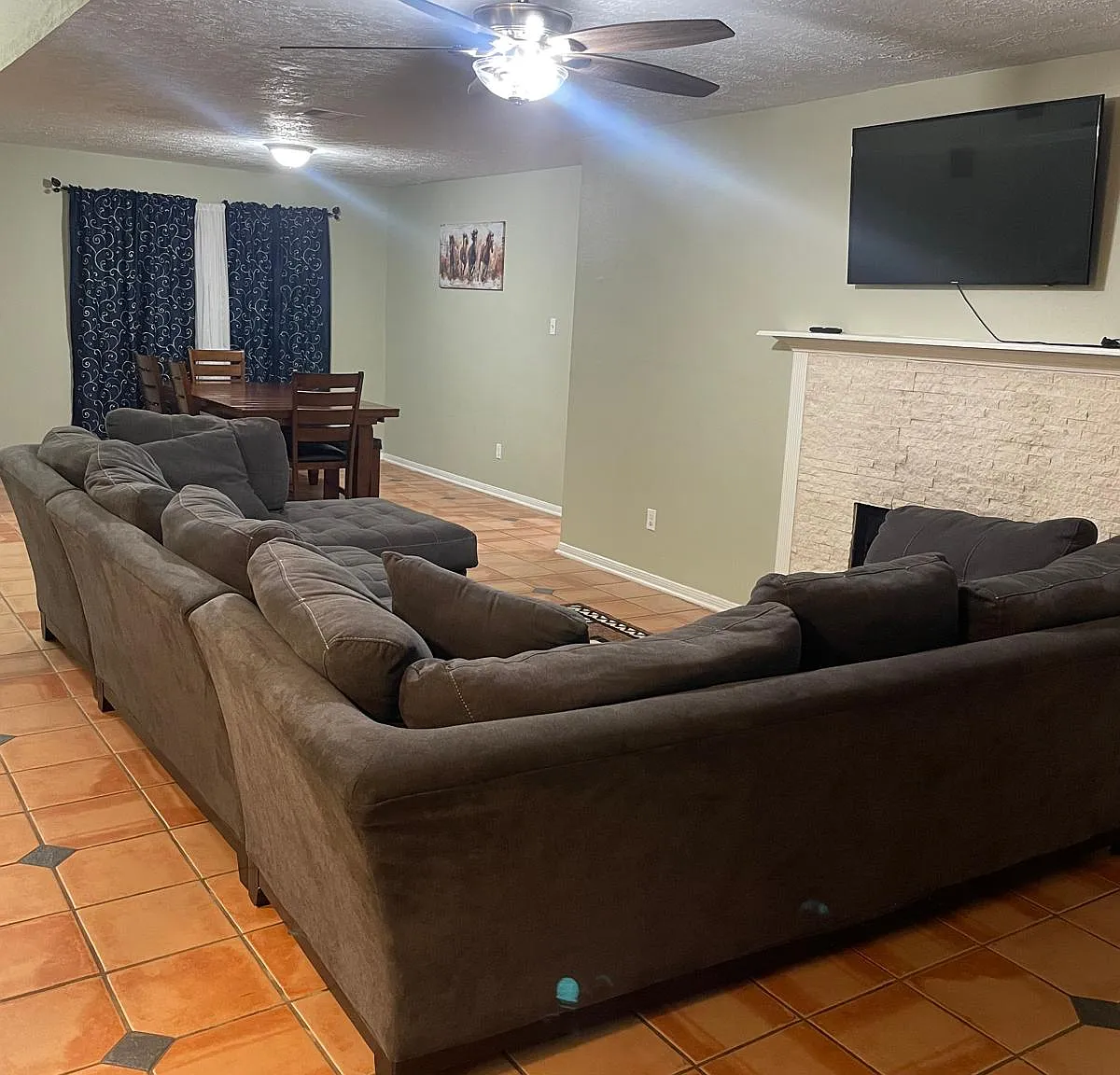 4 bed, 2.5 bath, 2400 sqft, $3,500 — Photo 1