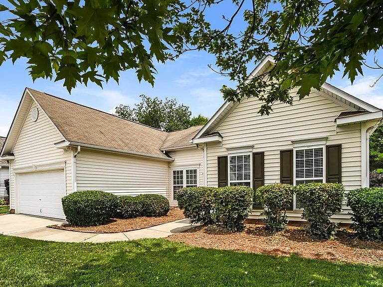 1109 Warren Red Way — Photo 3